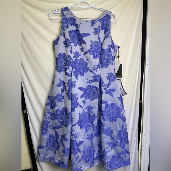 Adrianna Papell Dresses & Skirts - Adrianna Papell Blue Floral Midi Dress